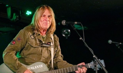 The Alarm postpones US tour after frontman Mike Peters&#039; latest cancer diagnosis