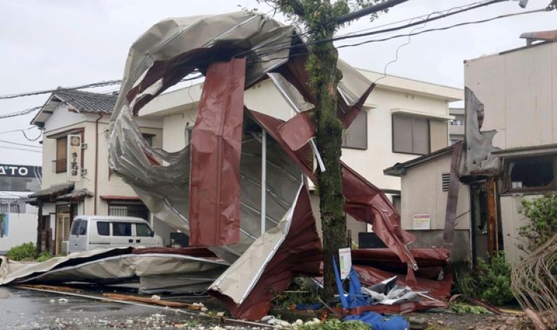 Japan: Typhoon Shanshan kills three and raises fears of flooding and landslides