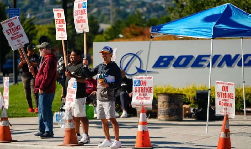 Boeing to meet union in bid to end crippling two-week strike