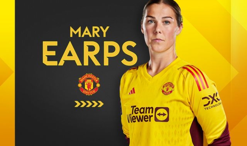 Mary Earps transfer: England goalkeeper in talks with Manchester United over contract extension