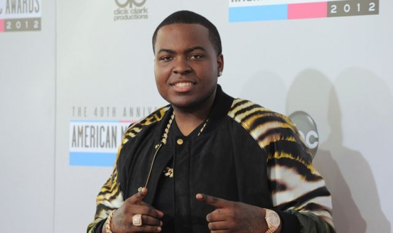 Sean Kingston: SWAT team raid singer&#039;s mansion and arrest his mother on fraud and theft charges