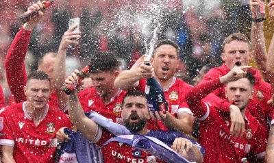 Wrexham secure promotion to League One 