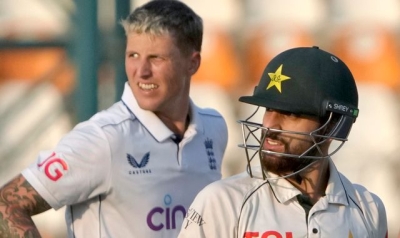 Pakistan vs England: Second Test hangs in balance after tourists lose two wickets chasing 297 to complete series victory