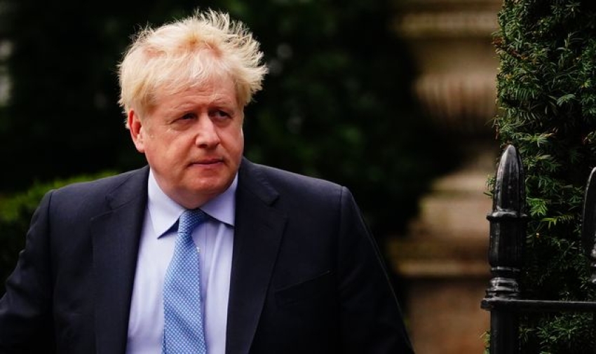 Boris Johnson breached rules by being 'evasive' over links to hedge fund, says watchdog
