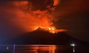 Thousands ordered to flee homes as Indonesian volcano eruption sparks tsunami warning