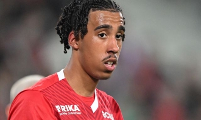 Leny Yoro: Lille defender completes Manchester United medical after &amp;#163;50m deal agreed