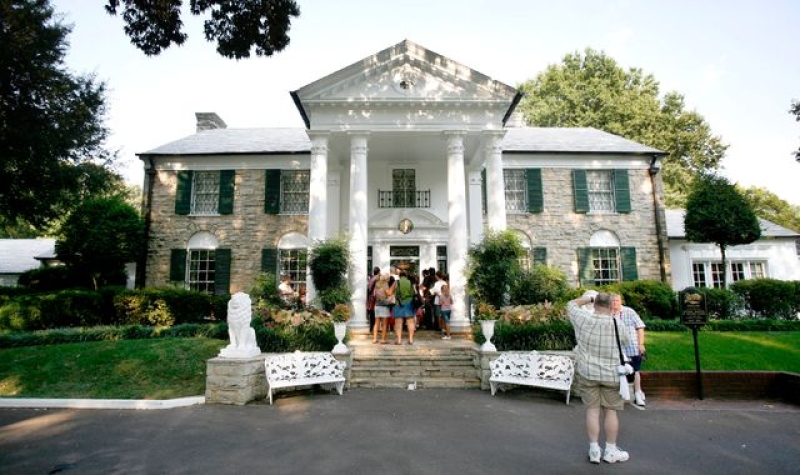 Judge blocks foreclosure auction of Elvis Presley&#039;s Graceland