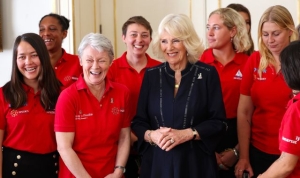 Queen hails &#039;brilliant&#039; all-female yacht crew after round-the-world race victory
