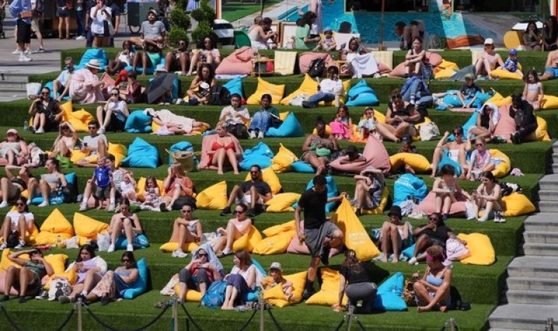 UK weather: Hottest day of year so far as temperatures reach 31.9C