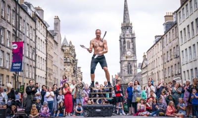 Hotel looking to hire &#039;banter merchant&#039; to entertain guests during Edinburgh Festival Fringe