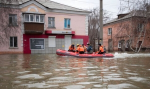 Russia and Kazakhstan floods: More than 100,000 people evacuated in worst flooding in decades