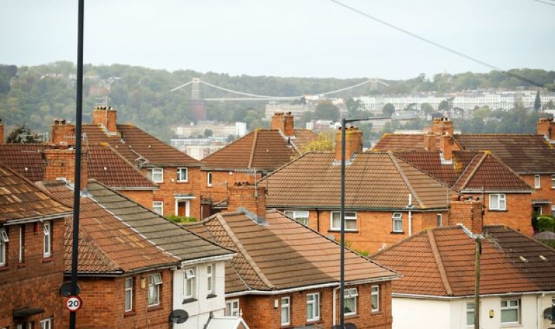 Labour vows to end rental &#039;bidding wars&#039; - but campaigners say plans only &#039;tinker at the edges&#039; 