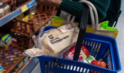 Supermarket price war leads to fall in grocery inflation