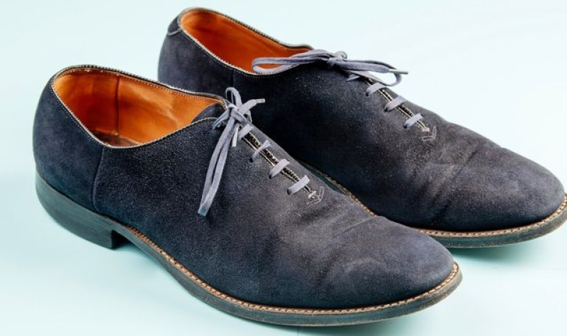 Elvis Presley&#039;s blue suede shoes expected to fetch up to &amp;#163;120,000 at auction